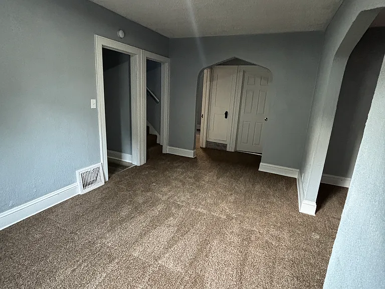 837 Leonard St — Photo 5