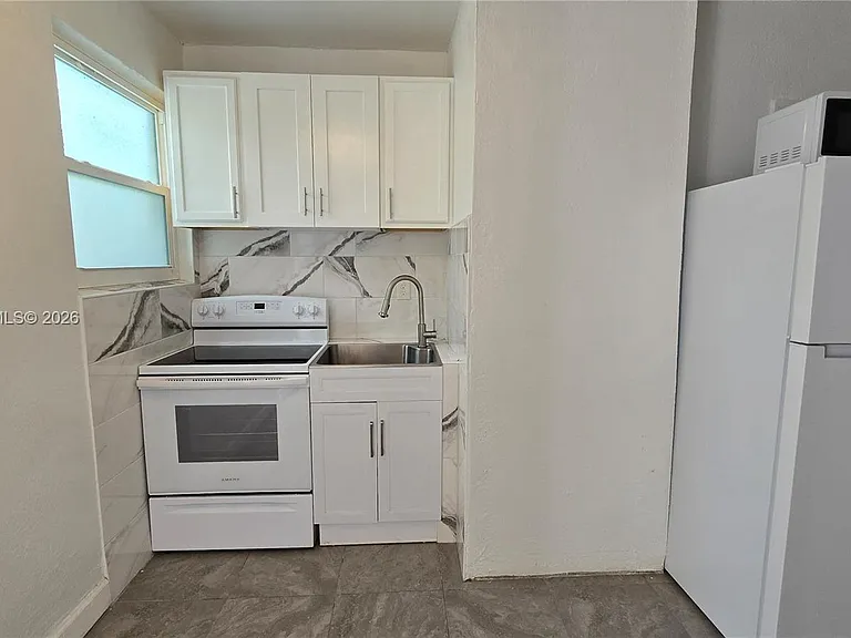 9680 NW 19th Pl — Photo 2