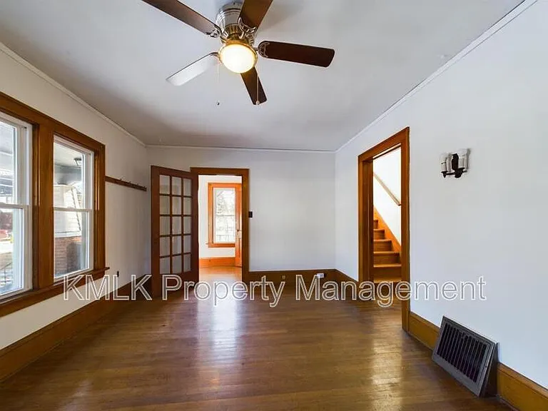 524 Allyn St — Photo 11