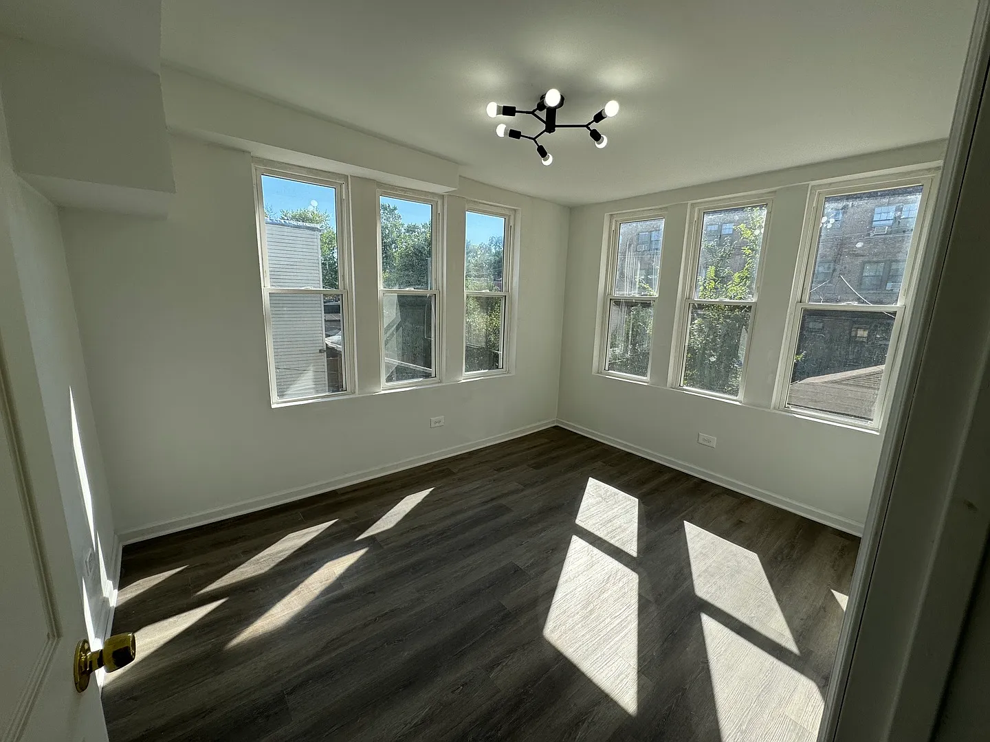 7522 N Wolcott Ave — Photo 2