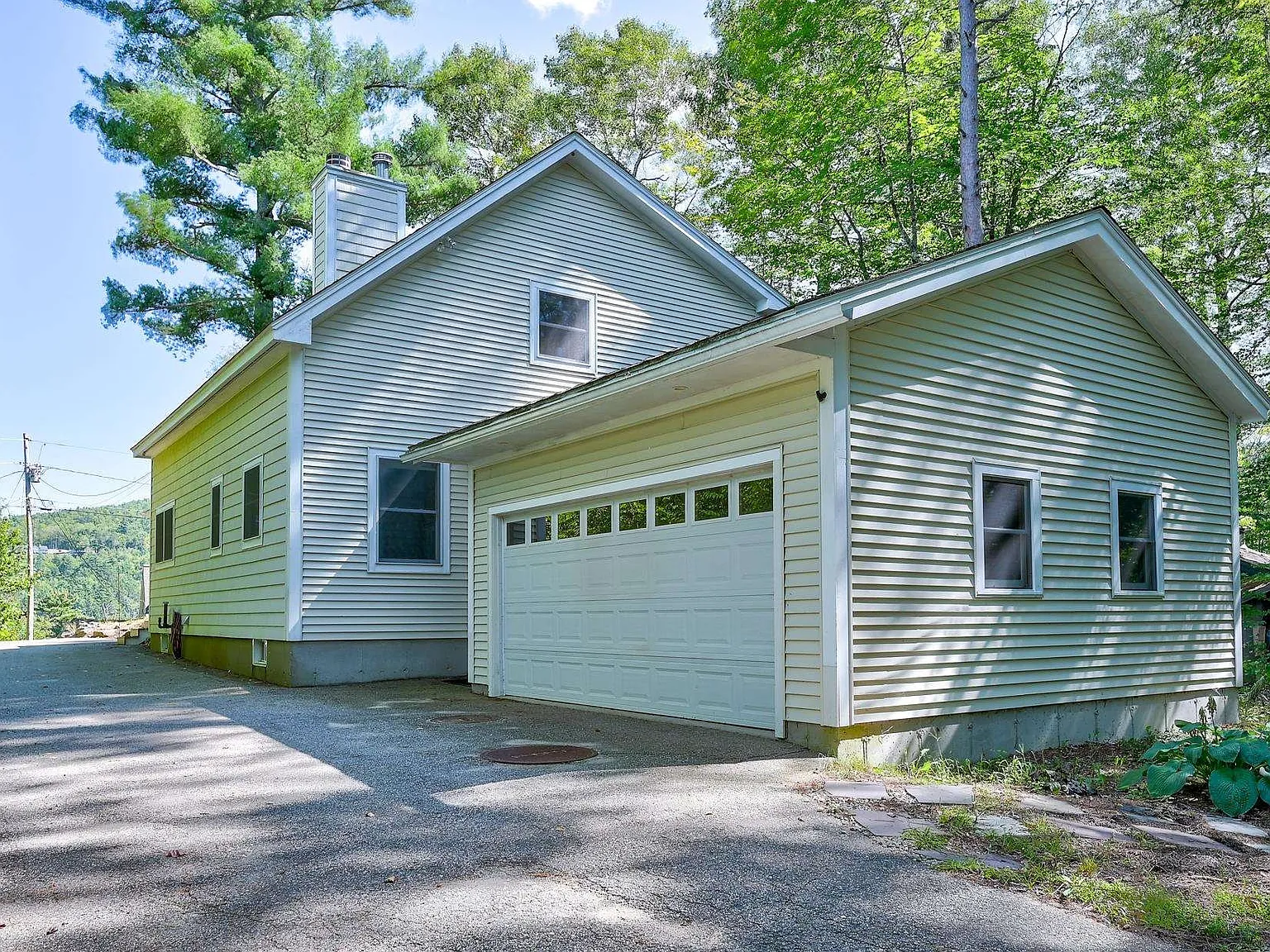 3 bed, 2.0 bath, 1583 sqft, $2,700 — Photo 3