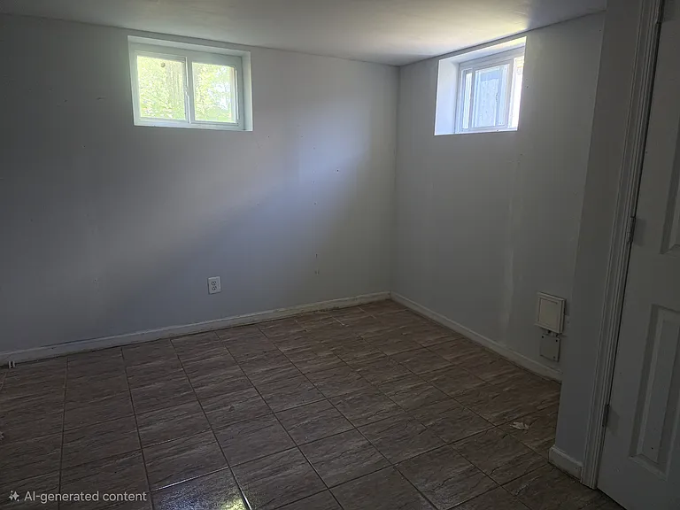 2317 Roslyn Ave — Photo 3
