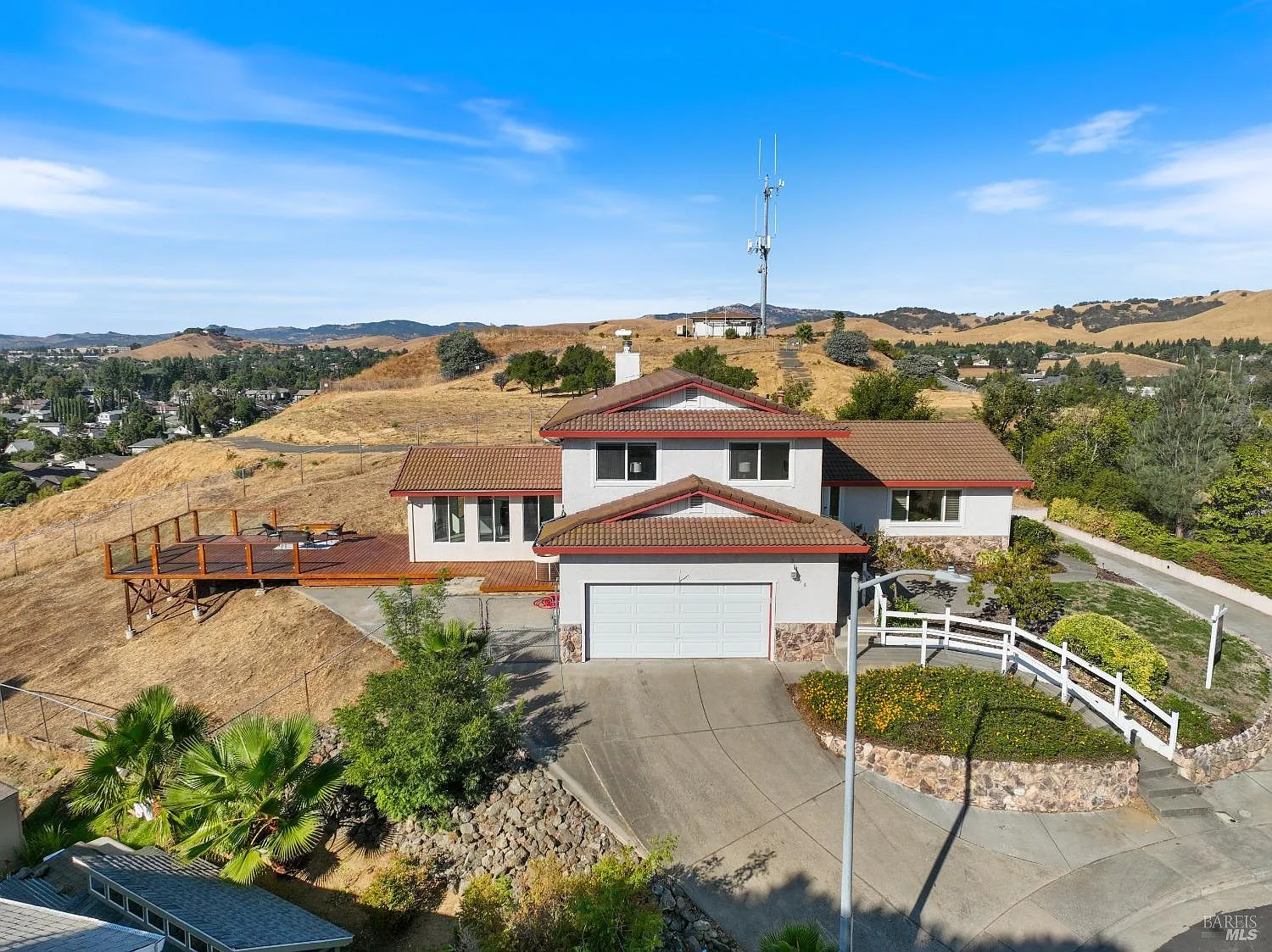 656 Hillside Dr photo 1