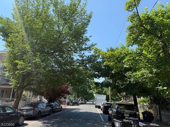 3rd image of 27 Seymour Ave