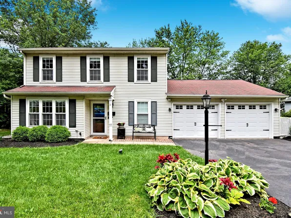 425 Oak Dr, Harleysville, PA 19438