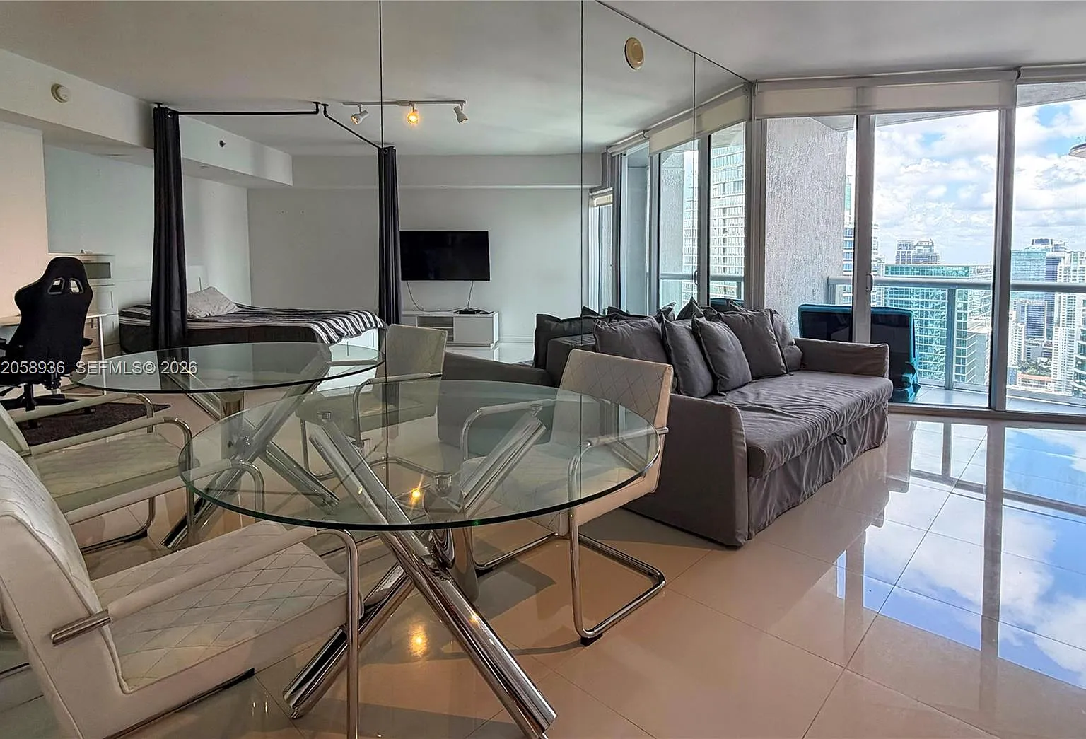 Iconbrickell Condo No 1 — Photo 3