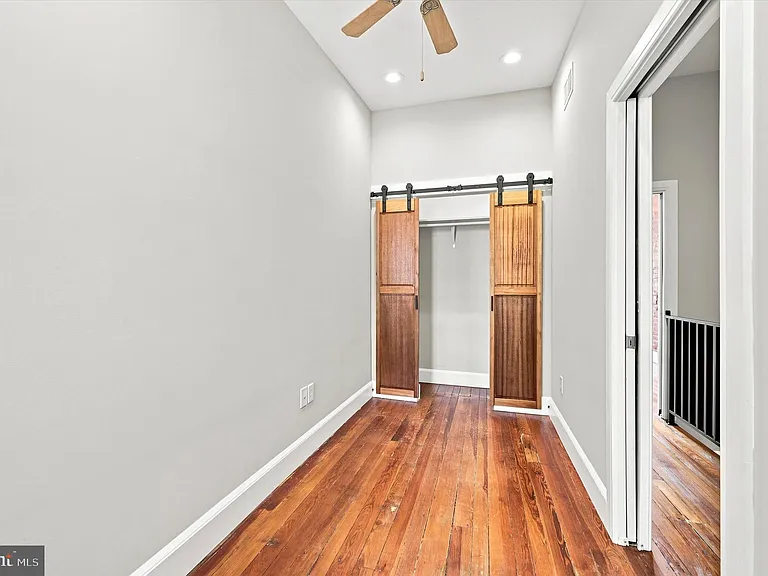 2337 E Fletcher St — Photo 18