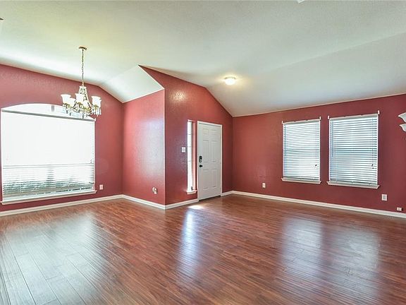 3rd image of 931 Furlong Dr
