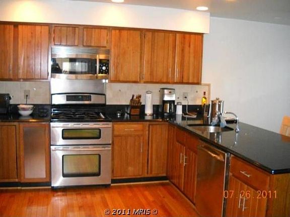 4th image of 3136 Elmendorf Dr