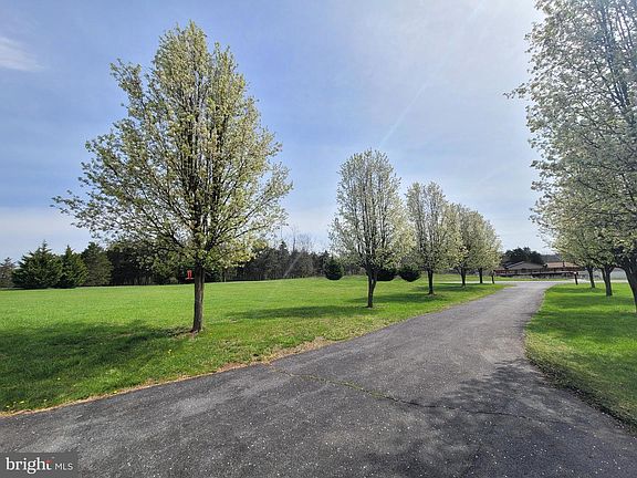3rd image of 41 Cherry Hill Farm Dr