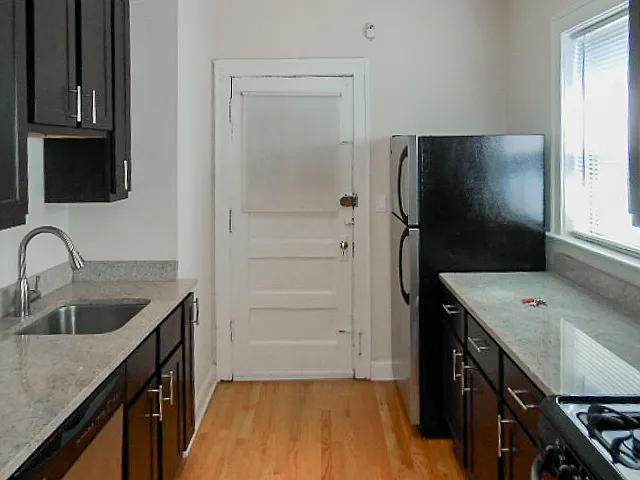 4719 1/2 N Leavitt St #3 — Photo 2
