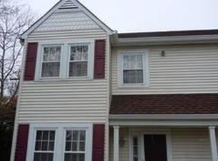 64 Stratford Cres, Farmingdale, NY 11735
