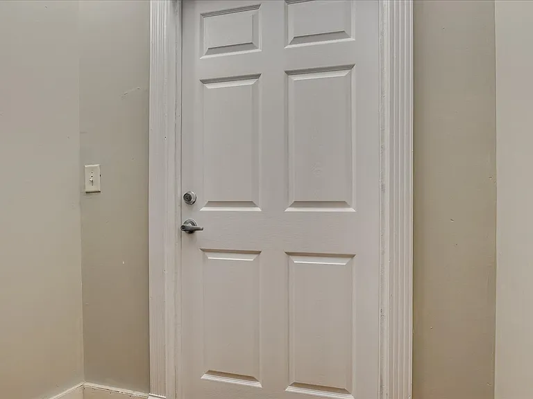 828 Broad St #B — Photo 2