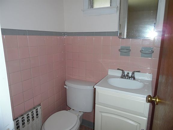 3rd image of 13 Hillside Pl