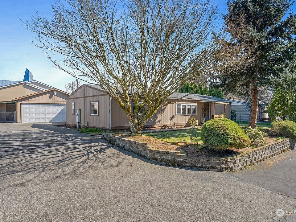 1st image of 936 Nottingham Drive SE