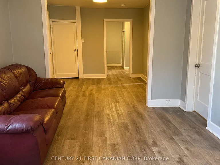 1072 Dundas St #3 — Photo 18