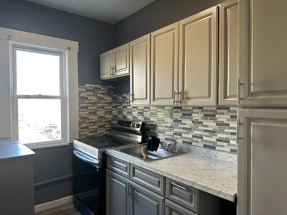 175 Phillips Ave #2