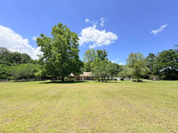 46 Glover Ln, Crawfordville, FL 32327