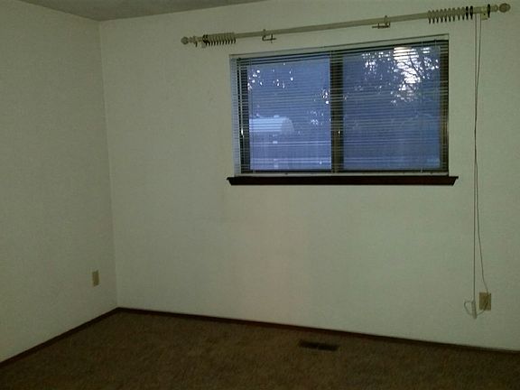 5th image of 2922 S 10th Ave