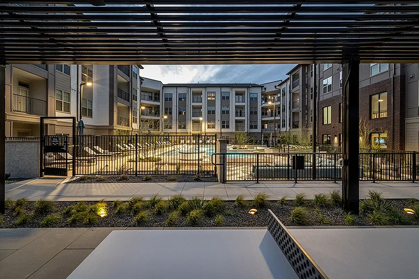 Building Photo 4