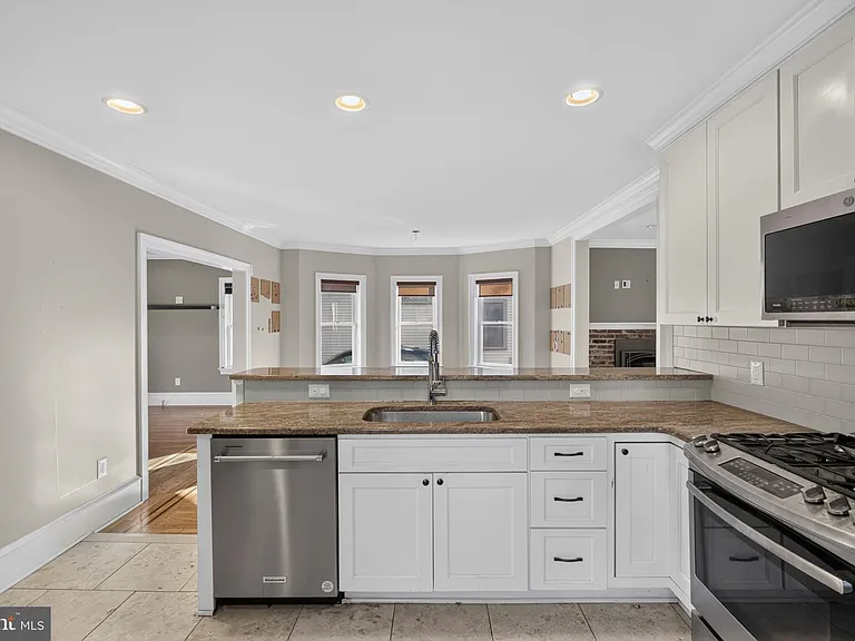 21 E Redman Ave — Photo 28