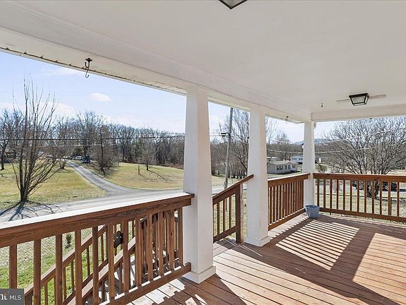 2nd image of 17 Turkey Hill Rd