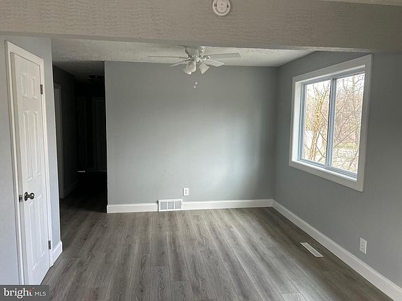 4th image of 212 Sycamore Rd