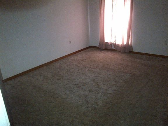 4th image of 614 Ponderosa Dr