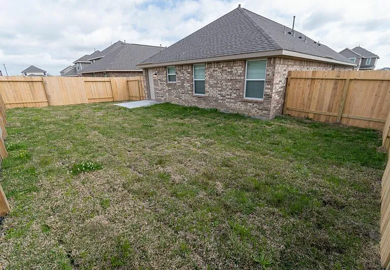 3205 Honeysuckle Dr — Photo 5