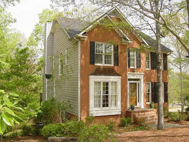 126 E Clinton Dr SW photo 1