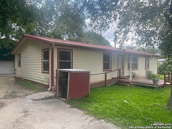 3rd image of 131 FALCON DR