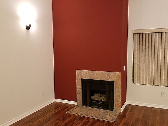 GAS FIREPLACE