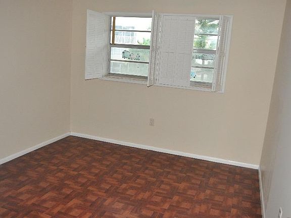 5th image of 1670 NE 191st St APT 212