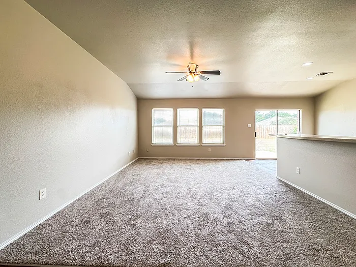 3 bed, 2.0 bath, 1562 sqft, $1,845 — Photo 4