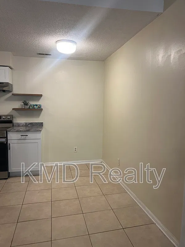 2 bed, 2.0 bath, 875 sqft, $1,195 — Photo 2
