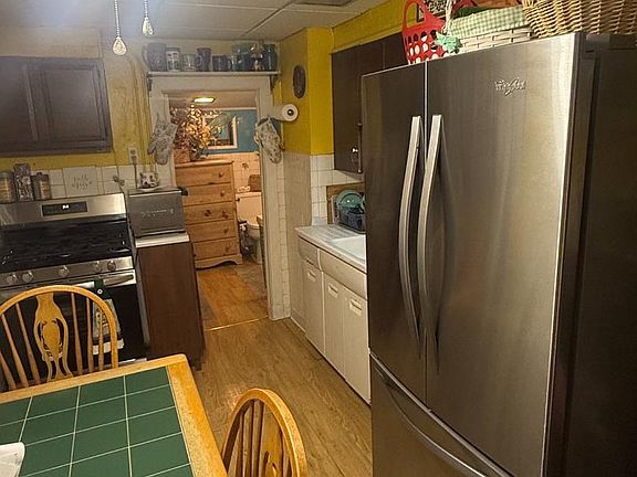 3rd image of 131 Wunder St