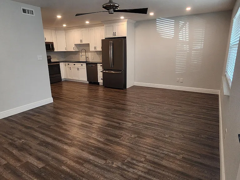 2002 N Armenia Ave #6 — Photo 7