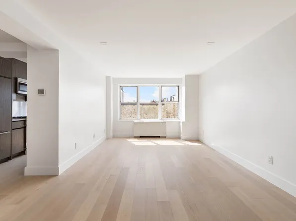 33 Greenwich Avenue image 1 of 11