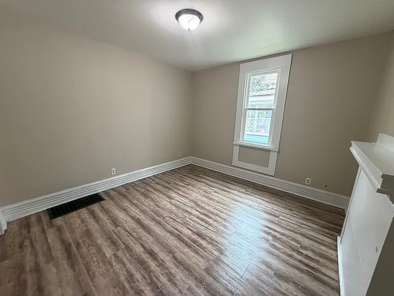 409 W Woodbury St #W — Photo 8