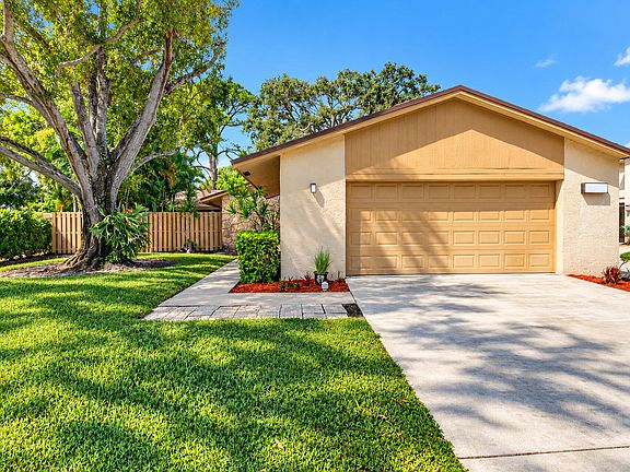 2nd image of 772 NW 25th Avenue