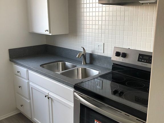 5th image of 15 Ozone Ave #2