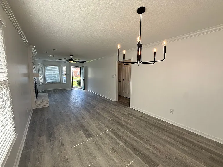 425 Autumnwood Dr SW — Photo 11