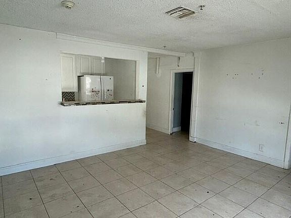 4th image of 2000 Longwood Road