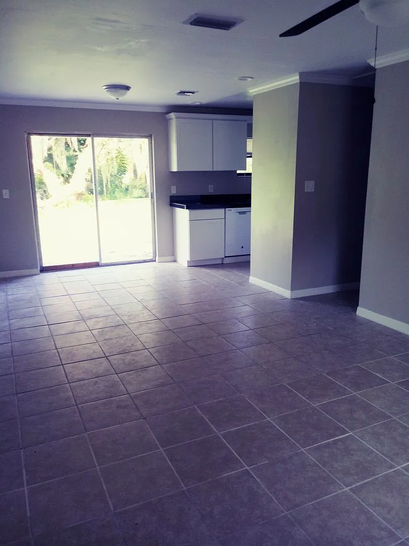 1/1 newly renovated duplexes located on a Spring in Lake Panasoffkee — Photo 3