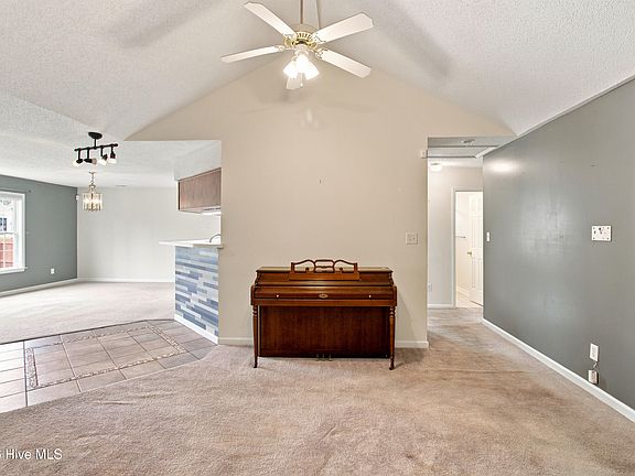 5th image of 102 Winfall Court