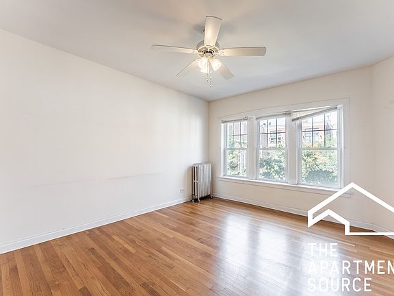 2nd image of 1831 W Foster Ave #3