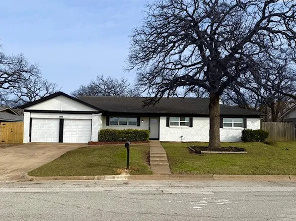 608 Plainview Ct, Hurst, TX 76054