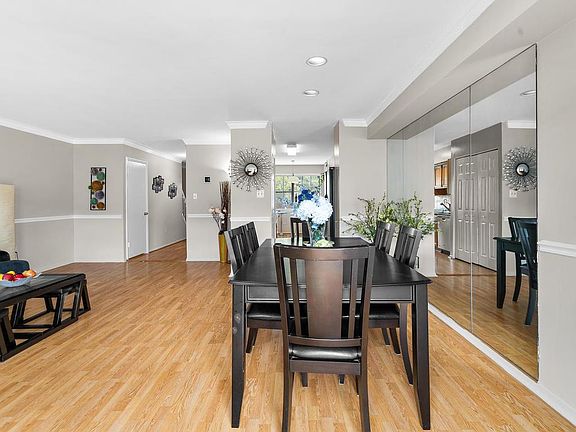 3rd image of 11 Harmony Mill Ct