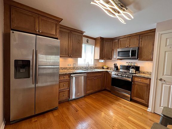 3rd image of 6010 Lake Bluff Dr Unit 201