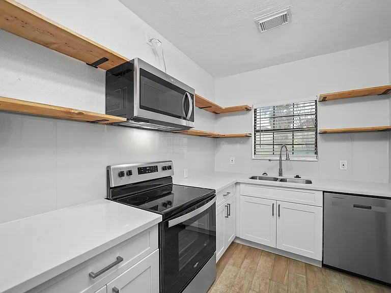 701 28th St #B — Photo 4